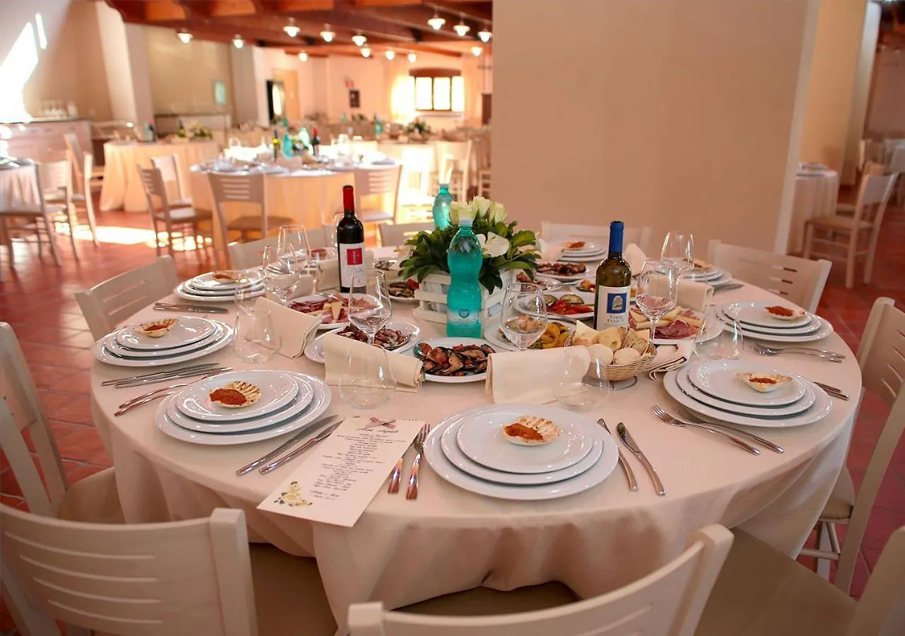 Hotel Le Rocce Antiche Resort SantʼAntìoco