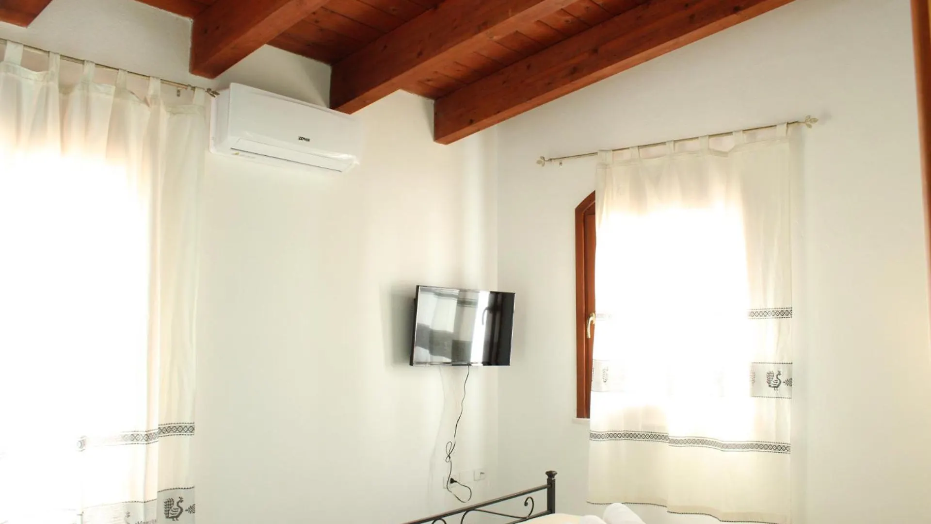 Hotel Le Rocce Antiche Resort SantʼAntìoco